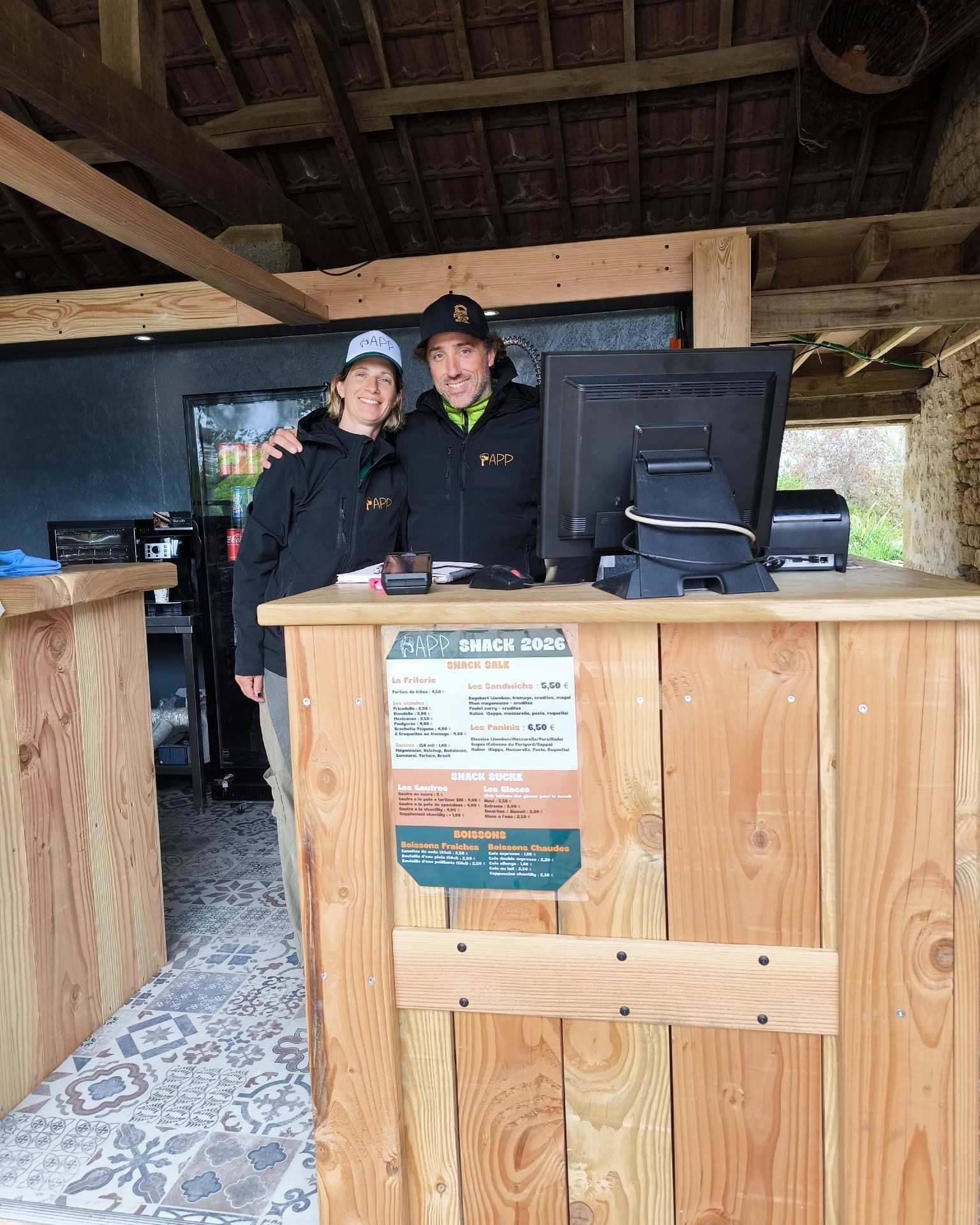 Le snack du Papp est en train d'organiser sa première "soirée guinguette" 🎉🥂🎈🎶🎤Le samedi 20 juin pour fêter l'arrivée de l'été,
nous allons proposer notre première soirée !! 🤩🥳
Au programme : un menu ainsi qu'un concert avec un groupe de musiciens locaux, le tout dans une ambiance décontractée.
L'occasion de venir découvrir ou redécouvrir le site autrement ☀️Plus d'infos à venir très rapidement !(Ps: soirée exclusivement sur réservation, nombre de places limitées.)
